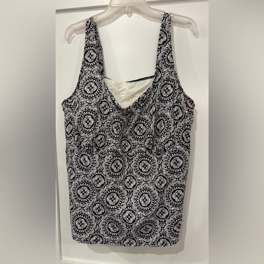 24W Lands’ End tankini swimsuit top